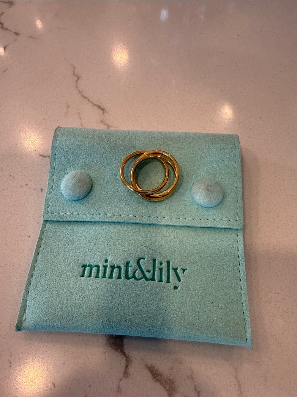 18k Gold Interlocking Ring - Picture 1 of 2